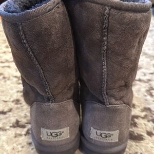 Classic brown Ugg boots size 8